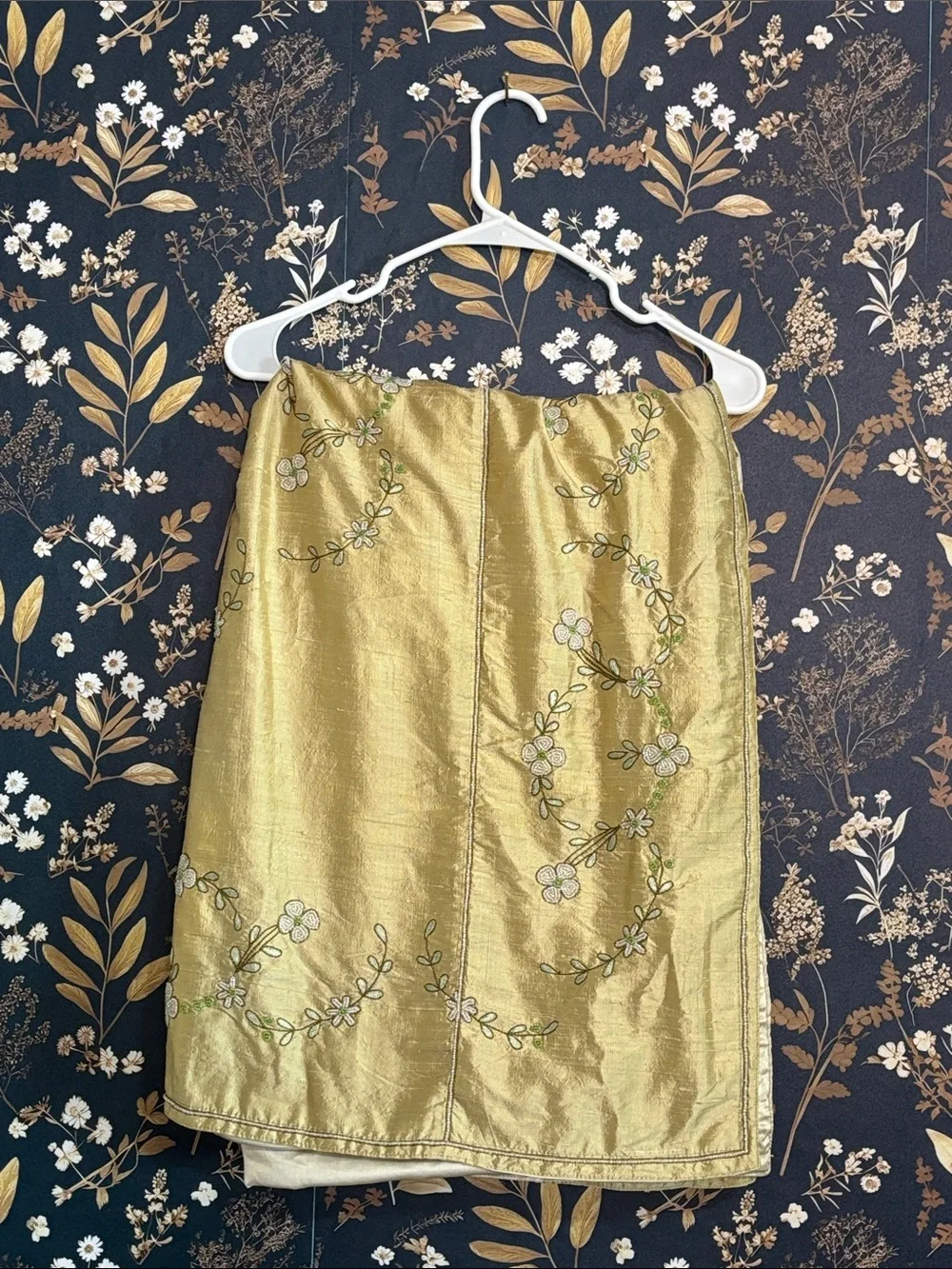 Passion For India Embroidered Gold Cream Floral Tablecloth Silk